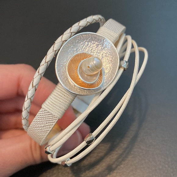 faux leather bracelet - Picture 2 of 4